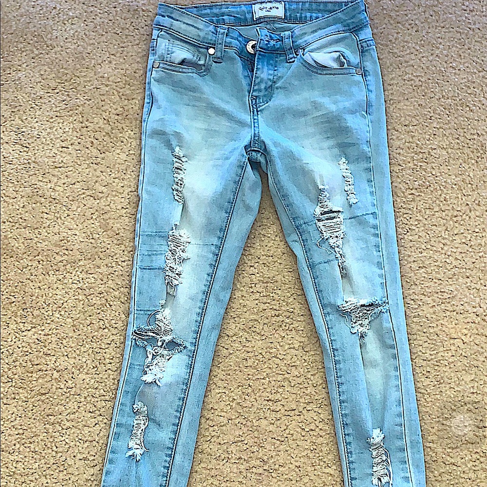 Go go light blue jeans!